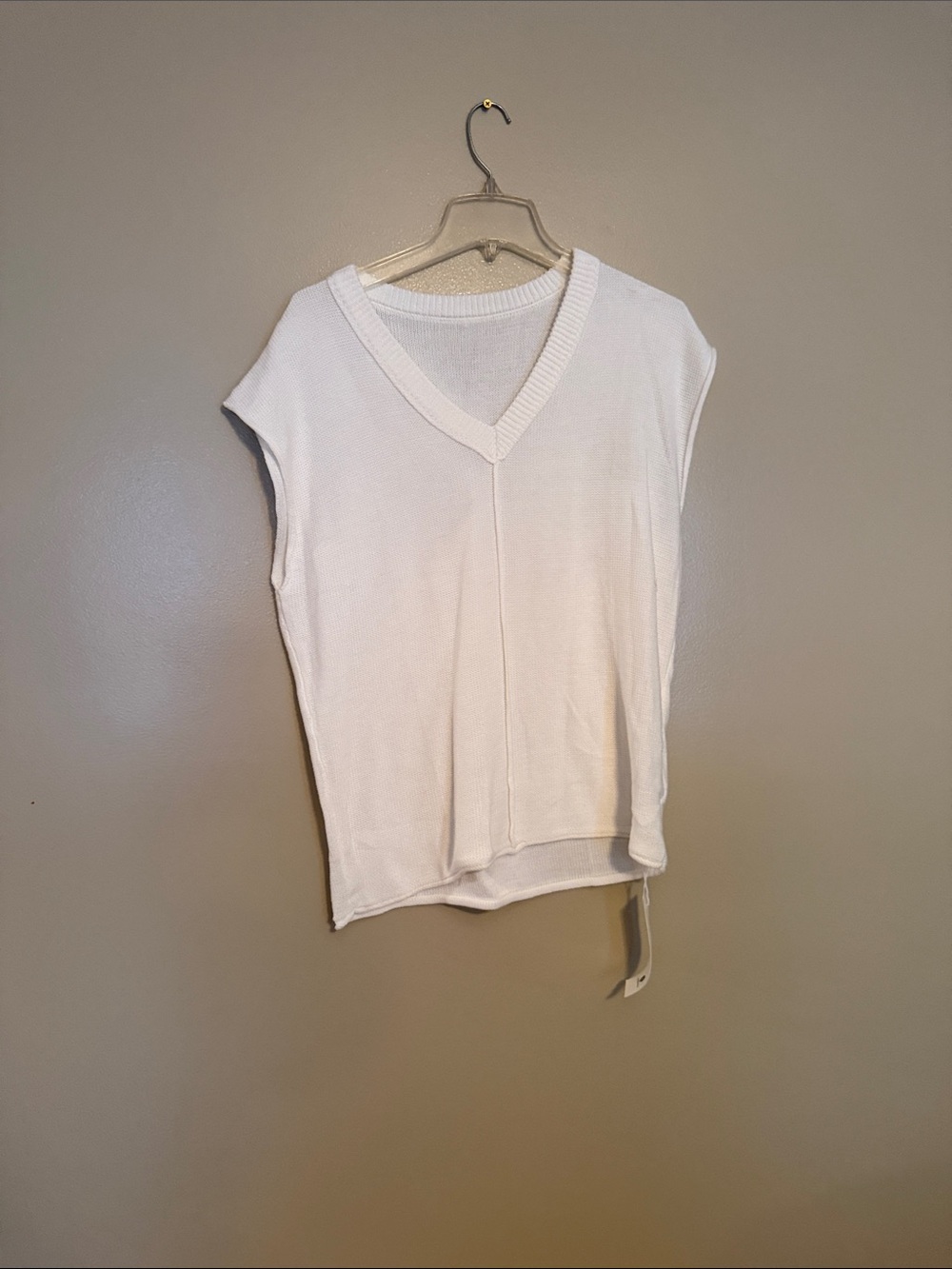 White V-Neck Sleeveless Knit Top